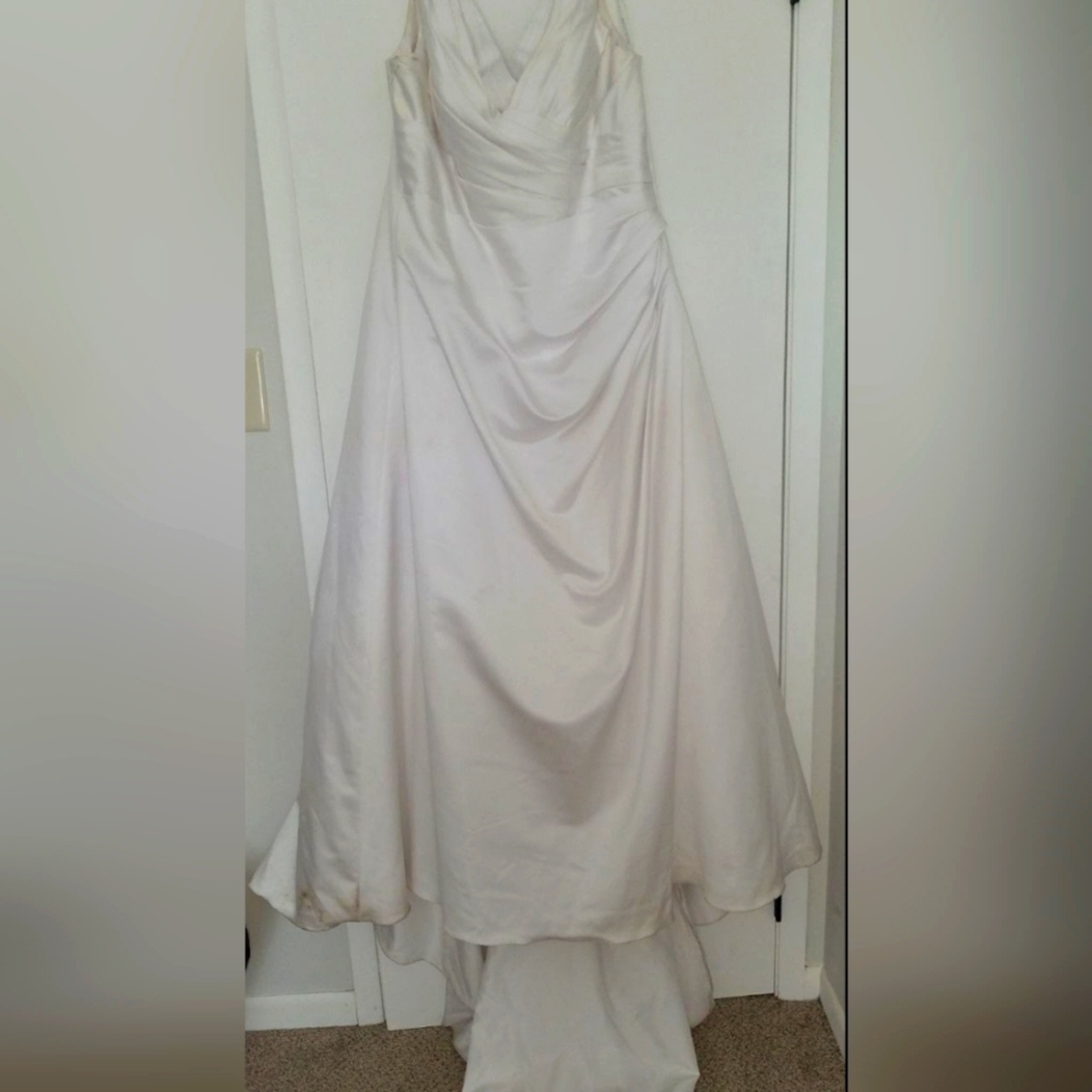 David's Bridal White Gown with Turquoise Accent - Picture 5 of 11